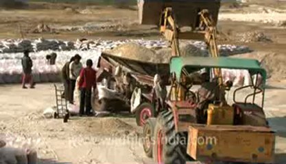 Rann-of-kutch-hdv-tape-12-Packing of salt-2.flv