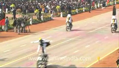 Republic Day-motorcycle stunts-2.flv