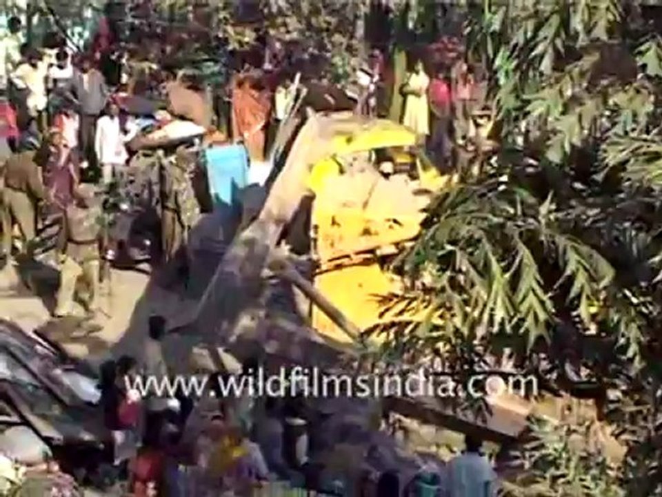 Slums in delhi_2.flv
