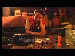 Tibetan bomber makes transistor bomb in laboratory-MPEG-4 800Kbps.mp4