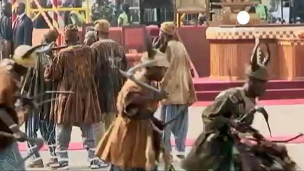 Le nouveau président du Ghana prête serment mais...