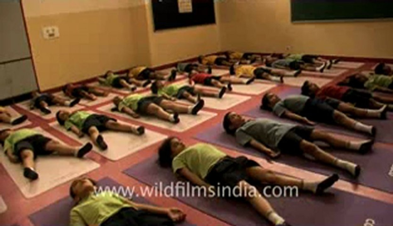 Yoga meditation class in India-shri ram school-2.flv