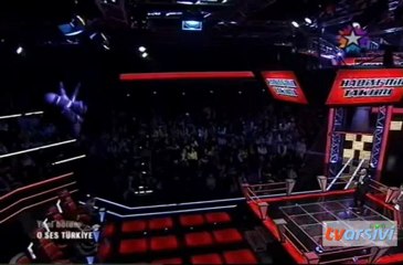 Hadise canlı yayında çıldırdı