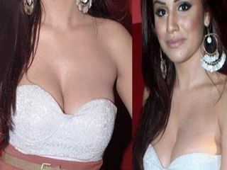 Hot Gihana Khan Show Her Deep Cleavage