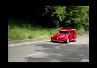 Citroen 2CV met ferrari motor!