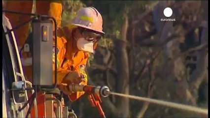 Australia lucha contra cientos de incendios en un día...