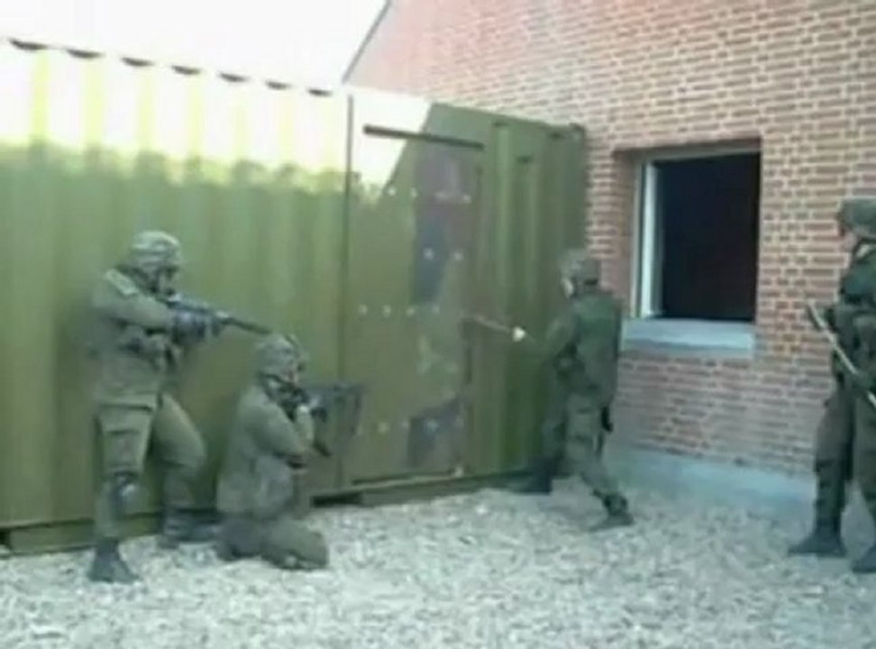 Deur openbreken met voorhamer,mislukt!