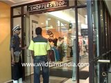 shopping mall-MPEG-4 800Kbps.mp4
