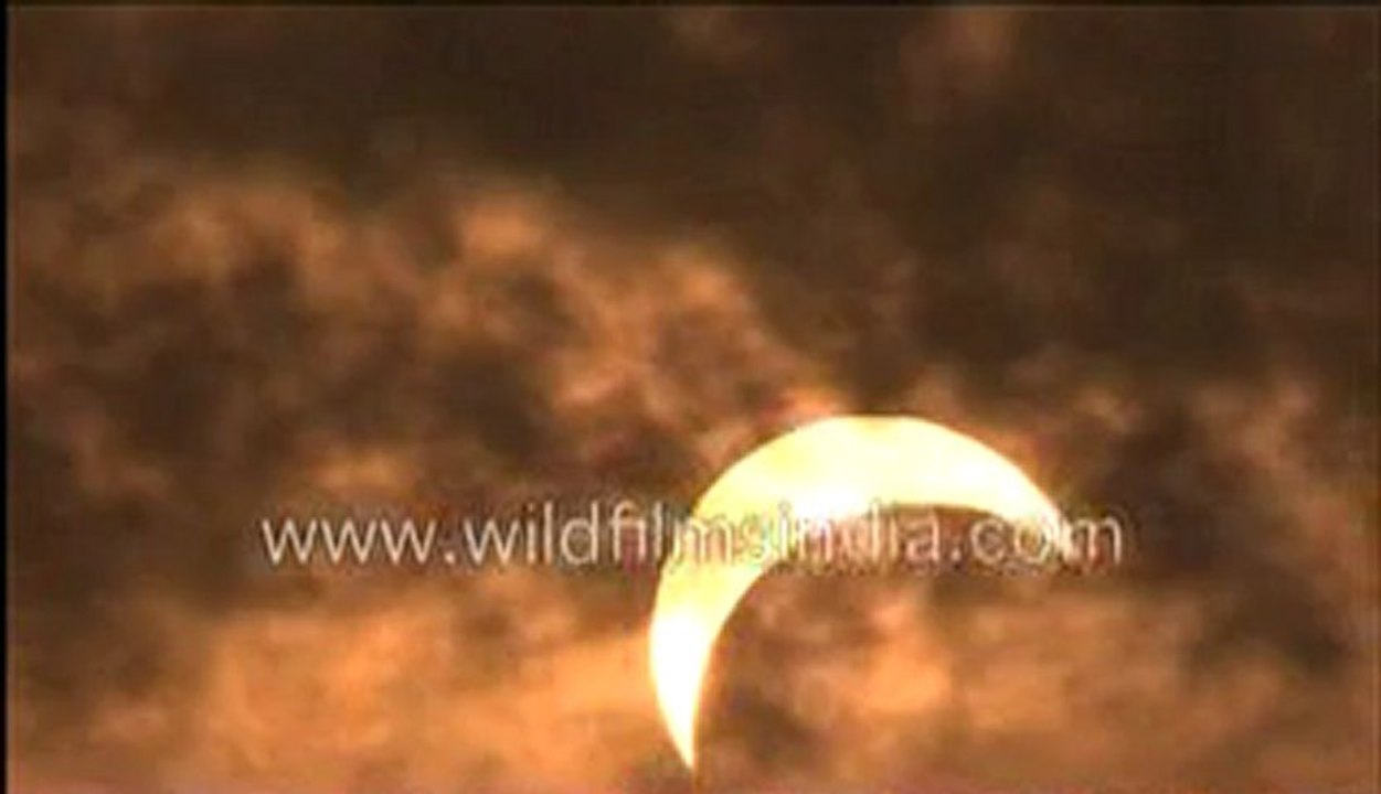 solar eclipse_8-MPEG-4 300Kbps.mp4