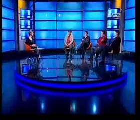 Regardez cette émission de télévision en direct être perturbée par un chat