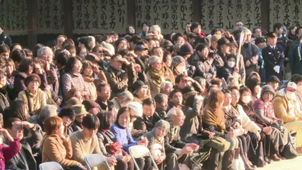 Japon: un rituel sumo pour célébrer la nouvelle année
