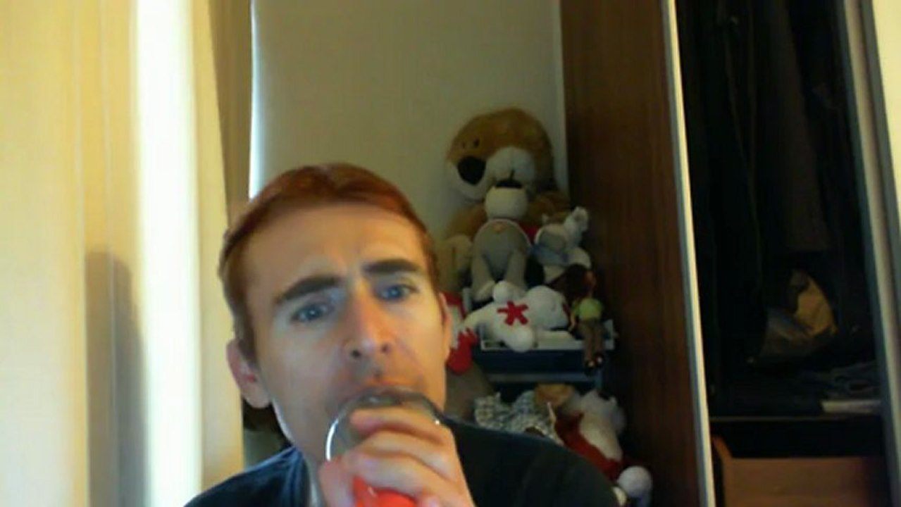 Wiwi égratigne "la chanson du maçon" de Maurice Chevalier