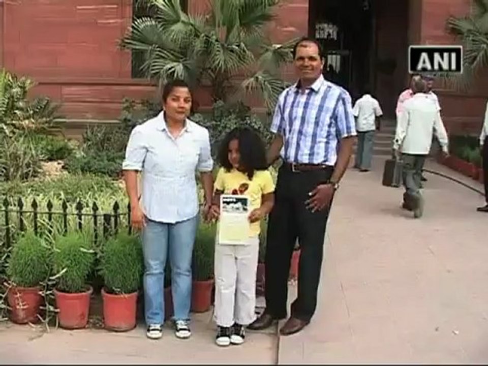 7-yr-old Indian treks Everest base camp, sets new record.mp4