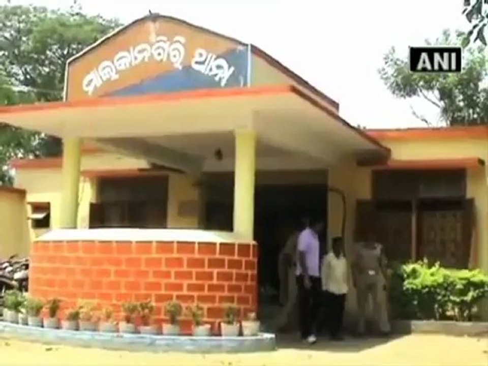 Disillusioned maoist leader surrenders in Odisha.mp4