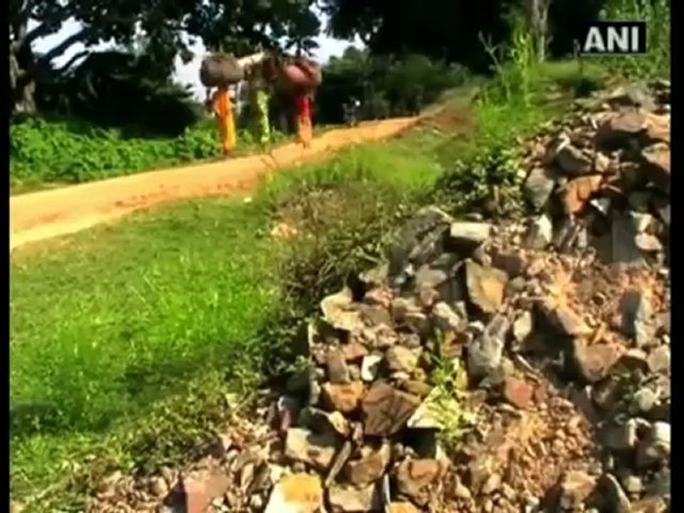 Fear of Maoists delay road construction in Purulia.mp4
