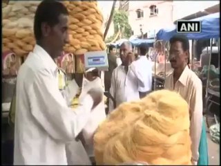 Festive spirit binds Hindus, Muslims in Patna.mp4