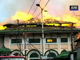 Fire engulfs Peer Dastgeer Sahib shrine in Srinagar.mp4
