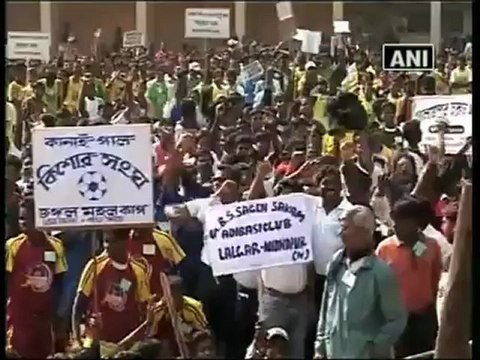 Four Maoists surrender before Mamata.mp4