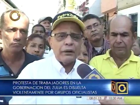 Oficialistas disuelven de manera violenta protesta de trabajadores de la Gobernación del Zulia