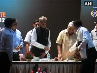 Gehlot appreciates private builders for urban development.mp4