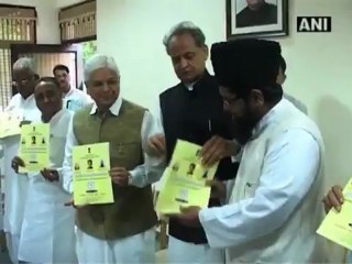Gehlot encourages minority education.mp4