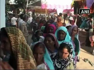 Gorakhpur's shrine draws devotees.mp4
