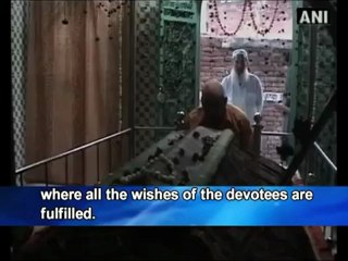 Hazrat Khwada Pir Baba's Mausoleum attracts all faiths, in Bareilly.mp4