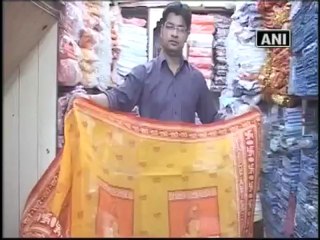 Hindus and Muslims make Ramnami Dupattas.mp4