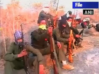 Jairam Ramesh visits Maoist affected village in Jharkhand.mp4