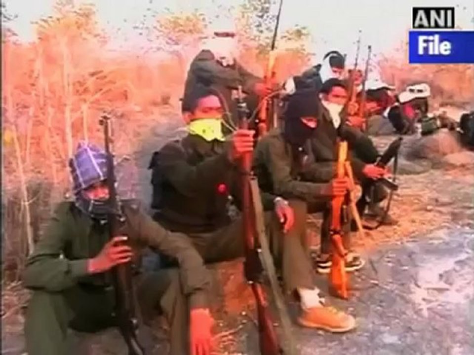Maoist commander surrenders in Jharkhand to join mainstream.mp4