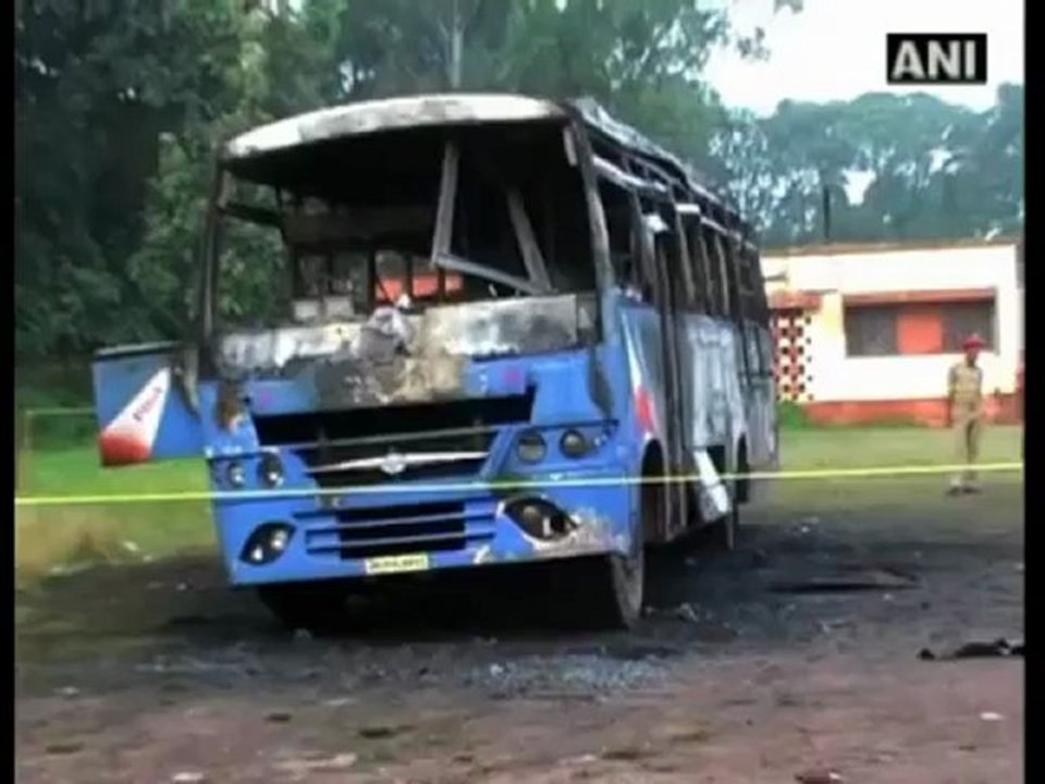 Maoists burn down bus with driver, conductor sleeping inside.mp4