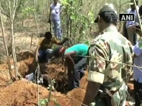 Maoists kill two villagers in Jharkhand.mp4