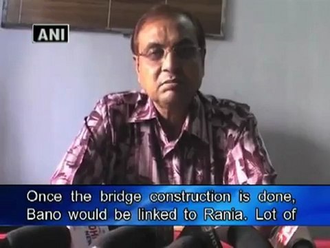 Maoists stall bridge construction in Jharkhand.mp4