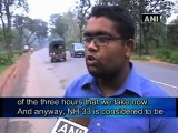 Maoists stall construction work on National Highway in Jharkhand.mp4