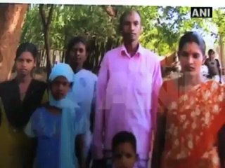 Suspected Maoist kill police official in Jharkhand.mp4