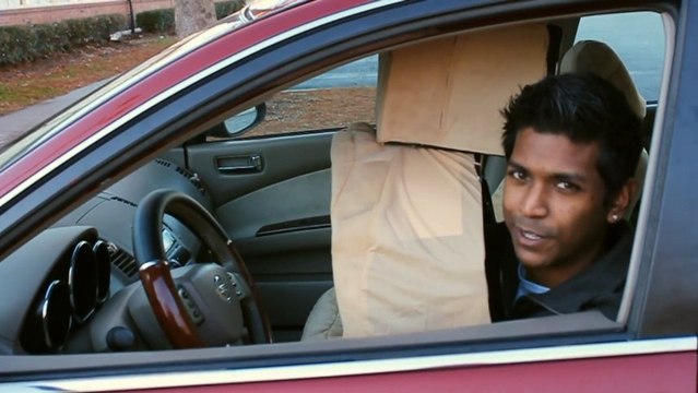 Homme invisible au drive-in