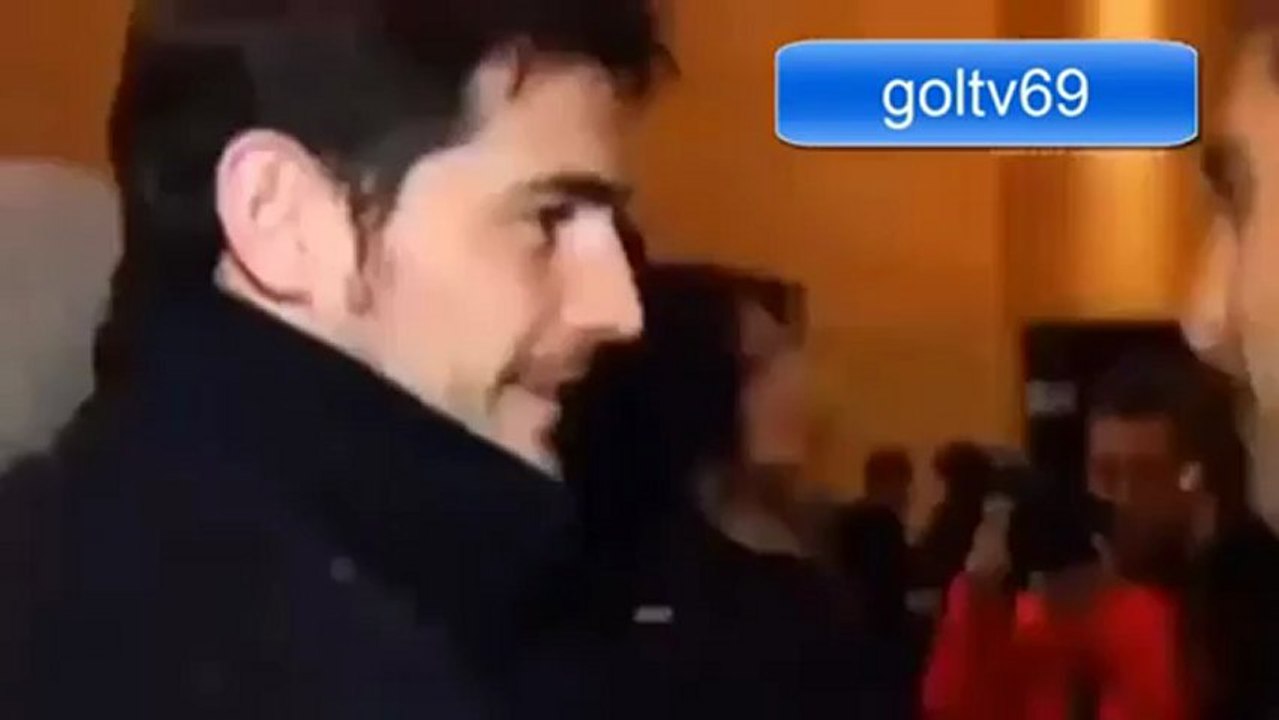 Casillas touch ass Ronaldo !!! Fifa Award 2013 Ballon d'or - Casillas sàm sỡ Ronaldo