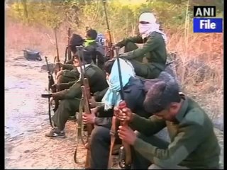 Download Video: Maoists torch vehicle in Jharkhand, injure 3 passengers.mp4