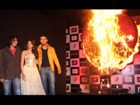 Murder 3 First Look - Randeep, Aditi Rao Set A Heart' On Fire