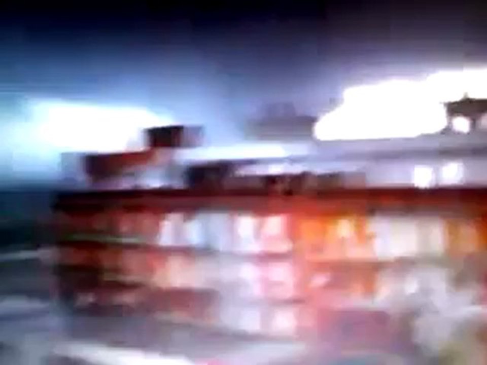 Tromba d'aria Taranto - Tromba d'aria Ilva di Taranto - Tornado Taranto Italy - Tromba Taranto