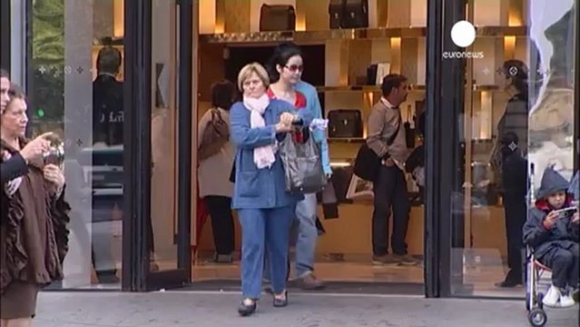 Triomphe of the luxury stores on the Champs Elysées
