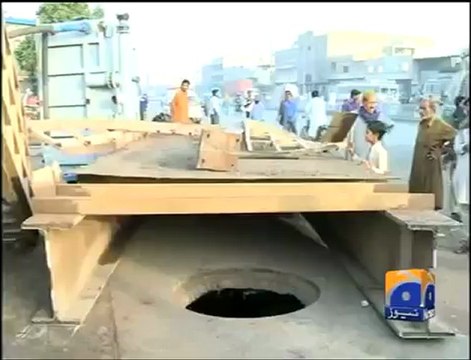 Geo Reports-Pedestrian bridge collapses-13 Mar 2012.mp4