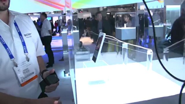 Sony Xperia Z 1080p Water Resistant Android Smartphone - Linus Tech Tips CES 2013