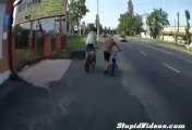 Biker Nearly Falls into Traffic PeriKizi.Net