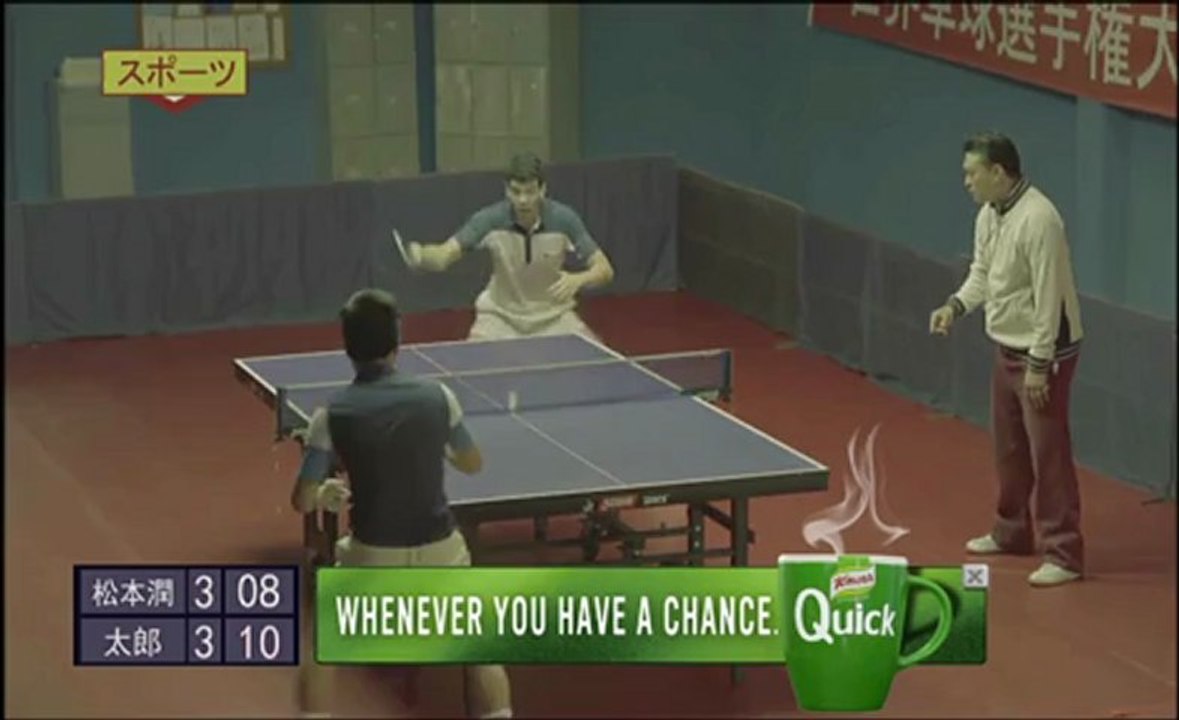 Une pause pendant un match de ping-pong