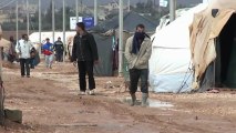 آلاف اللاجئين السوريين في الاردن يصارعون برد الشتاء القارس