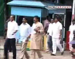 26 MLAs resign over YSR name in Jagan probe.mp4
