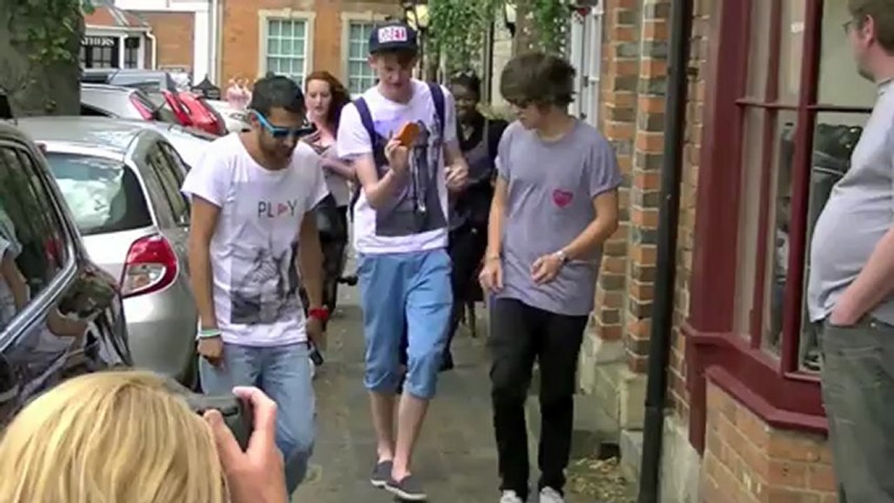 Harry Styles Forgets His Woes With Boys' Night Out In London