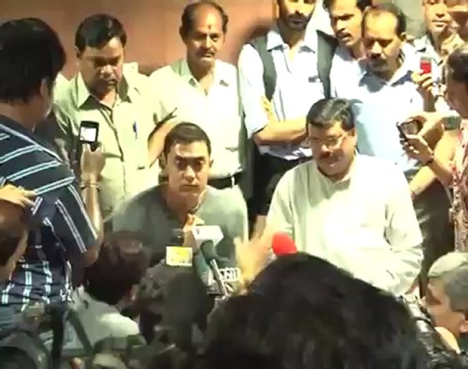 Aamir Khan meets PM on manual scavenging.mp4