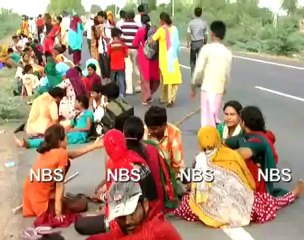 Ahmedabad- Truck accident kills 19 people.mp4